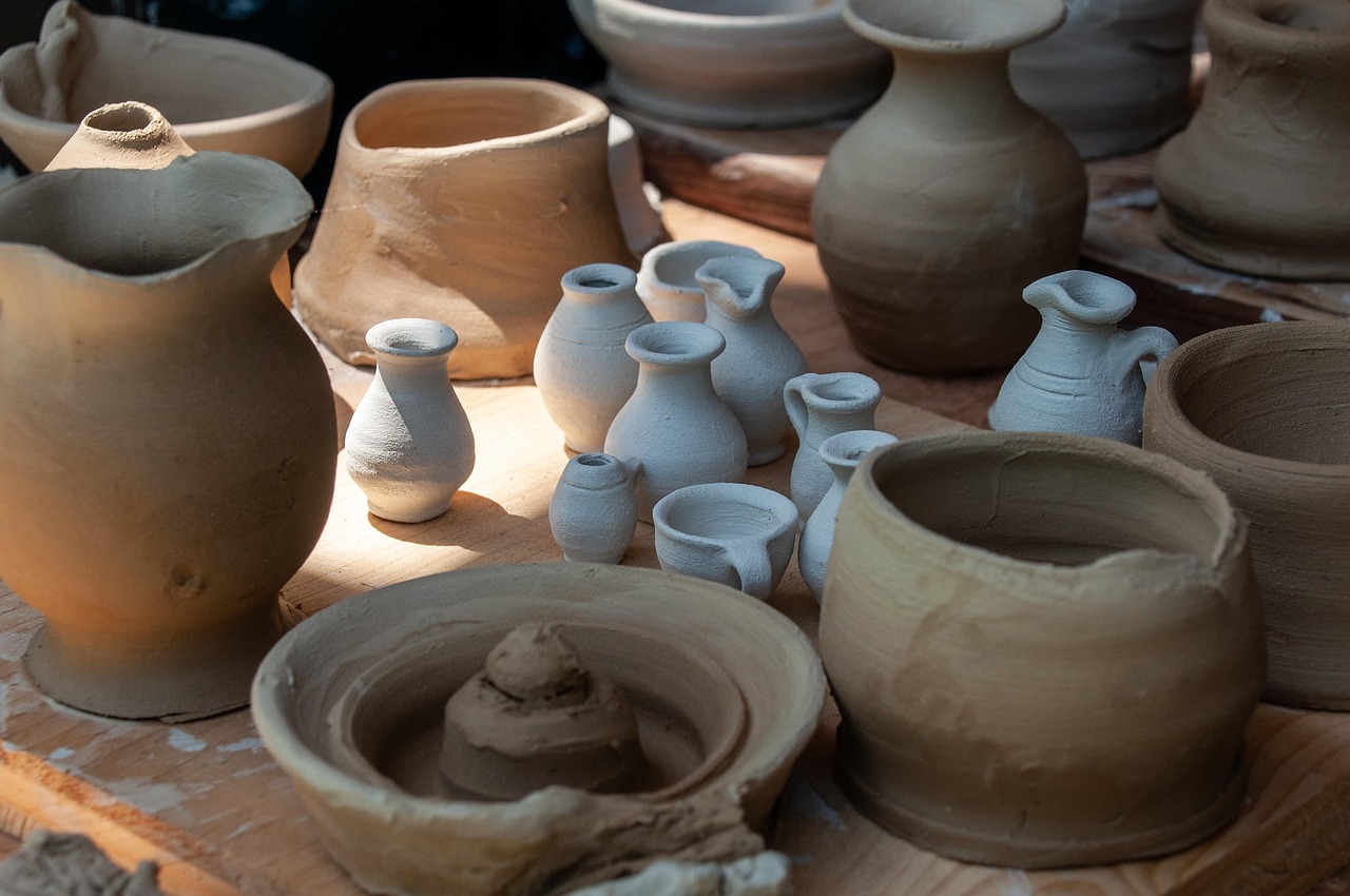 Clay vessels and palm weaving are enduring crafts.