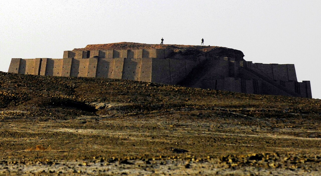 The Great Ziggurat of Ur in 2007 at a visit of the US Army.
