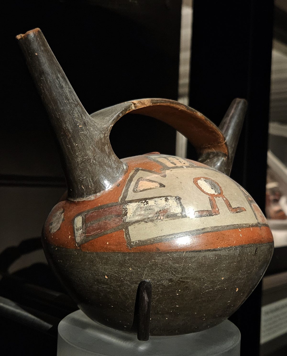Wari double-spout and bridge ceramic vessel