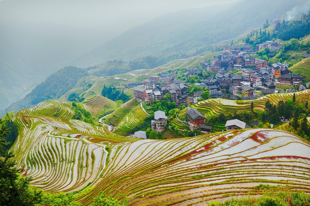 Lacquerware and weaving are among the celebrated Yi crafts.