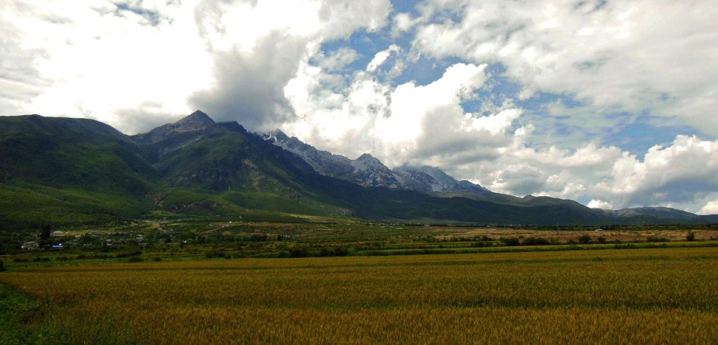 The Yi once ruled powerful kingdoms in the southwestern hills.