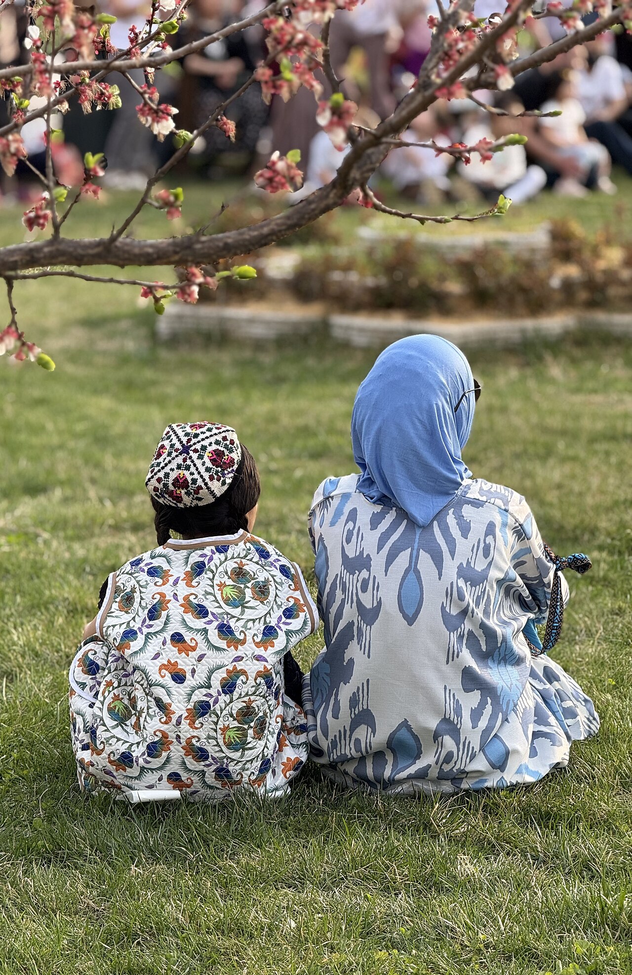 An Uzbek woman and her daughter in national costume
