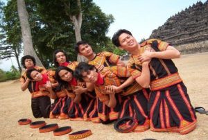 The saman, the fast clapping dance of the Gayo of Aceh