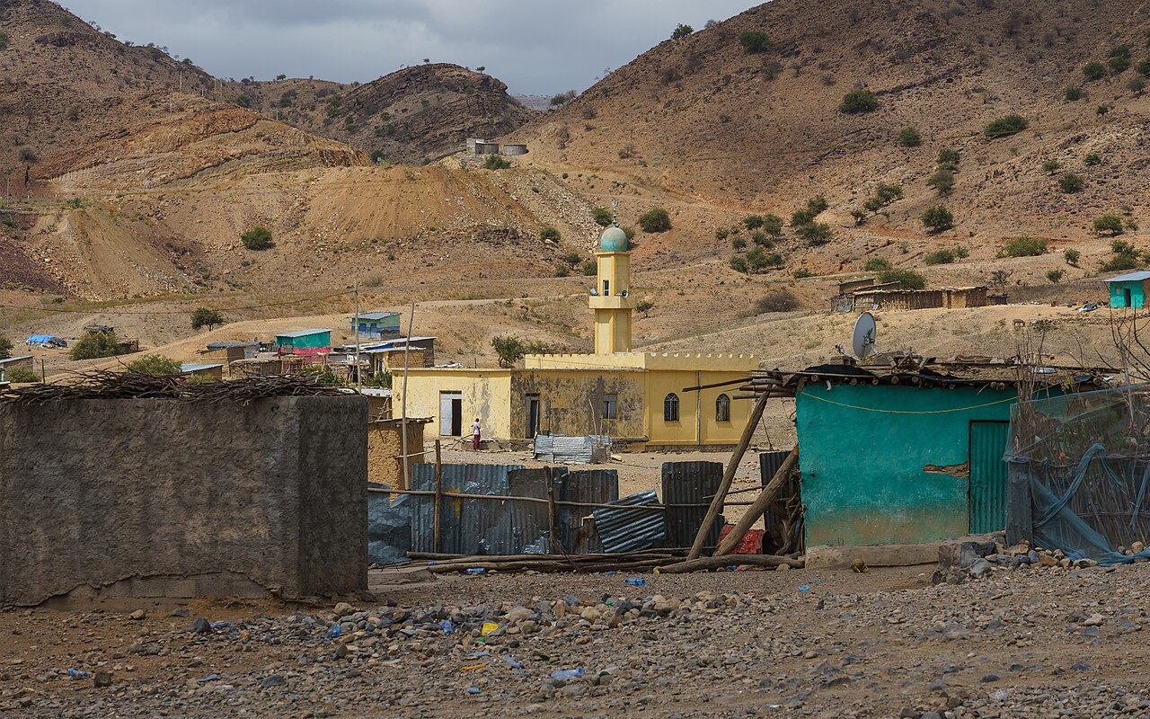 A settlement in the Afar region; the Afar are almost entirely Muslim.