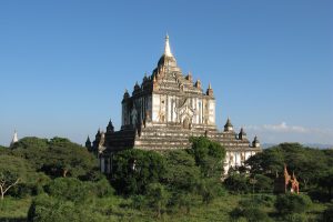 The soaring Thatbyinnyu Temple, the tallest at Bagan.