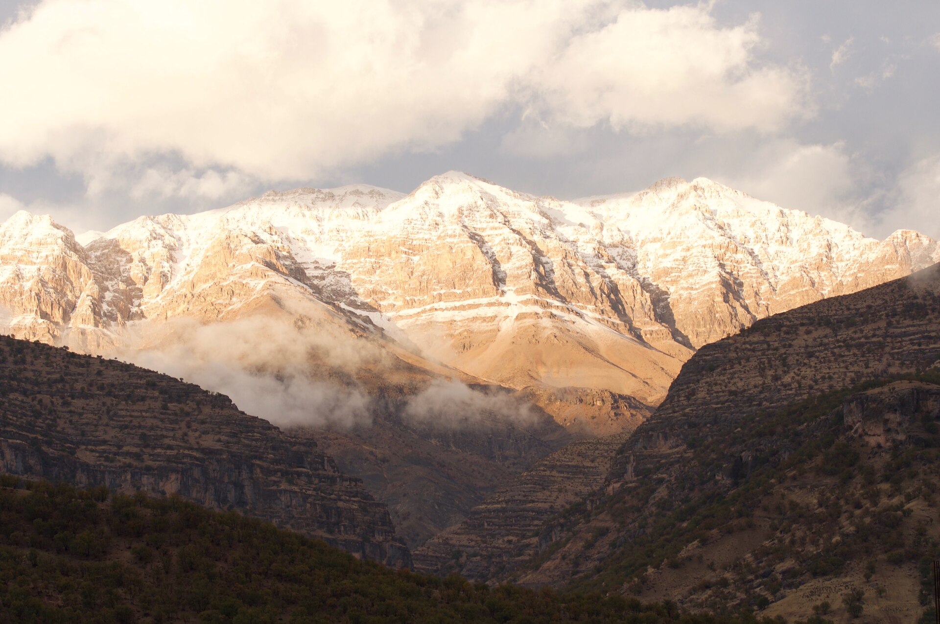 Zard Kuh, the high Zagros range the Bakhtiari cross on their great migration.