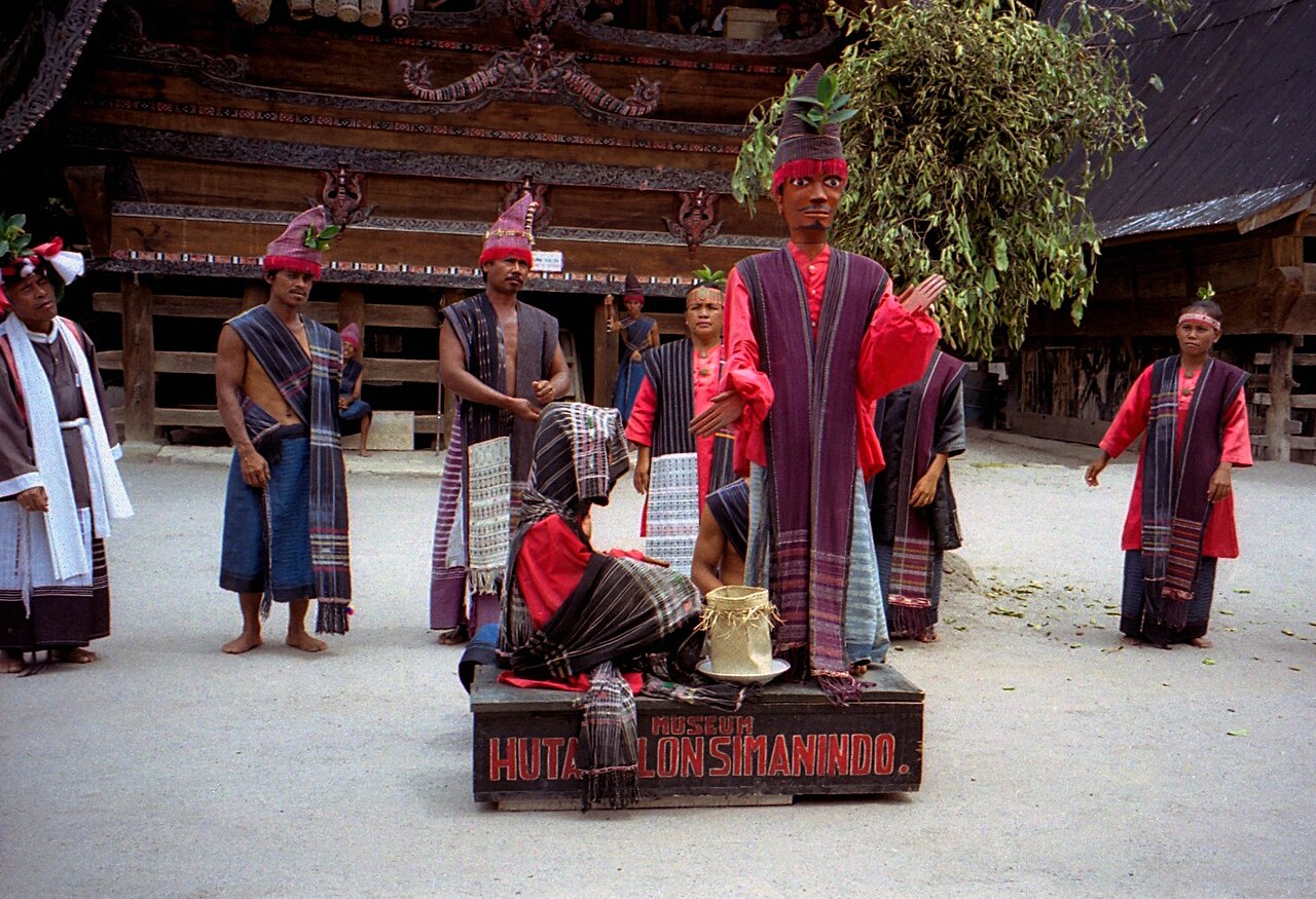 The sigale-gale, a wooden funerary puppet danced on Samosir