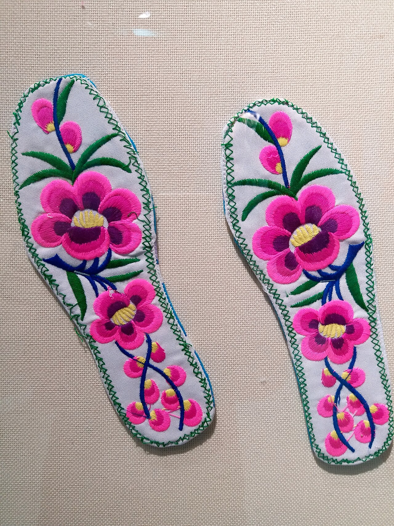 Embroidered insoles of the peoples of the northwest