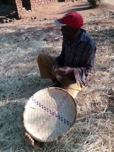 Weaving in Malawi, one of the crafts of the Chewa.