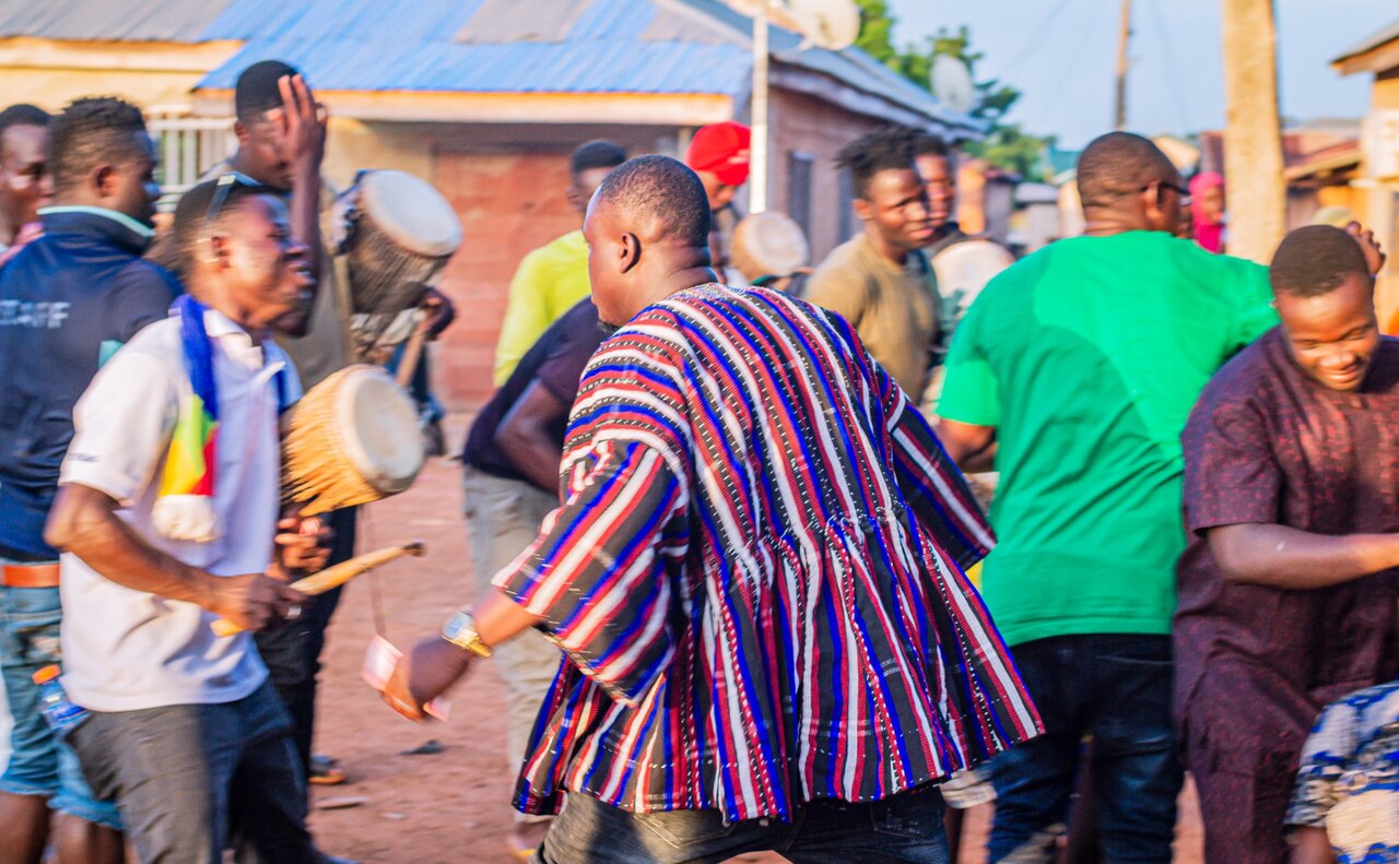 A Dagomba man dancing the naɣbiɛgu; the Dagomba founded the kingdom of Dagbon.