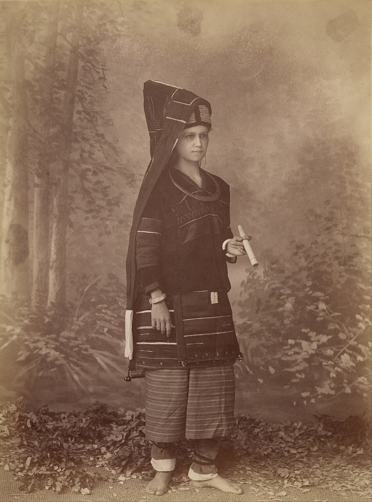 A Palaung (De'ang) woman in a historical photograph
