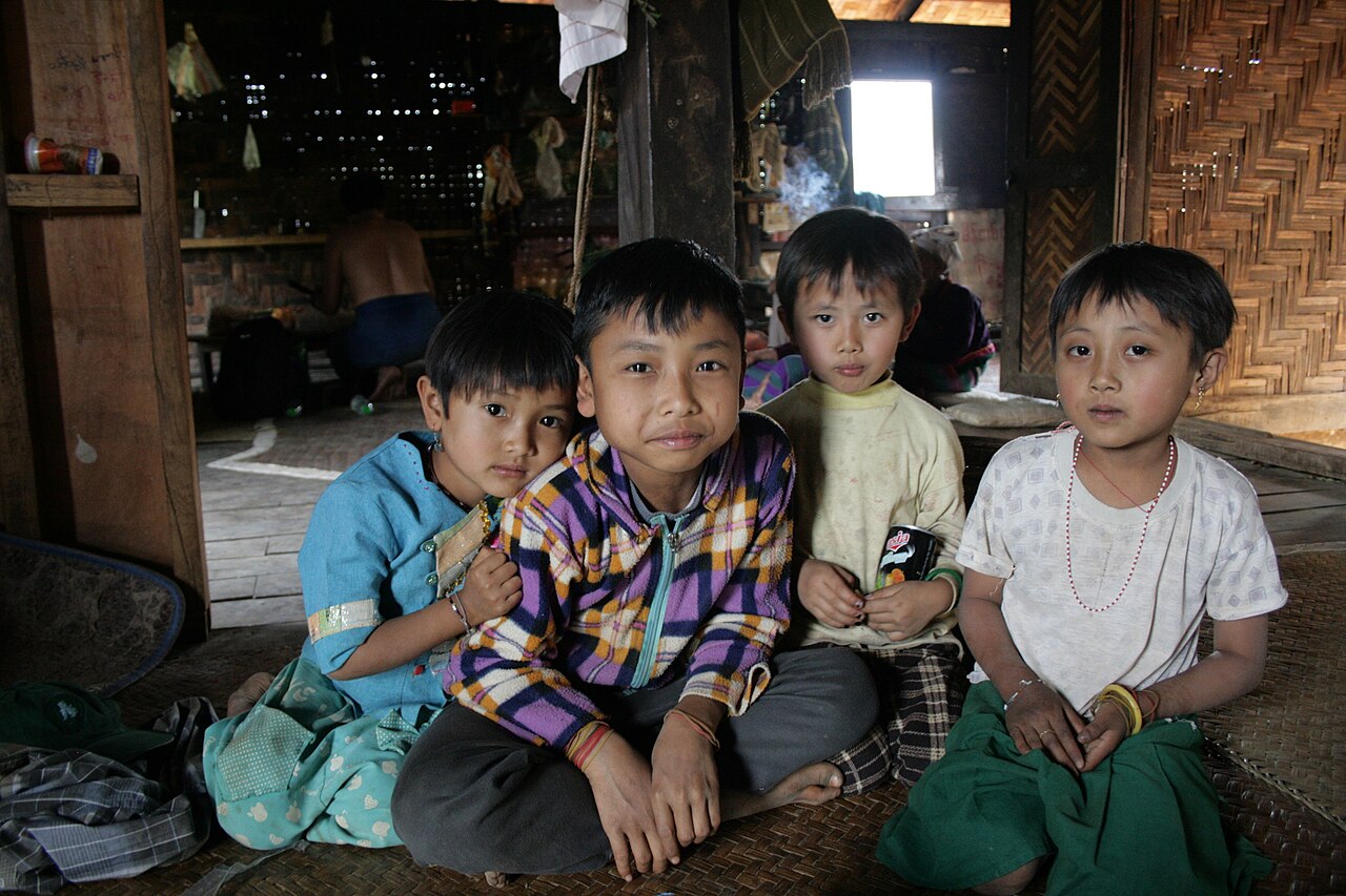 Palaung (De'ang) village children