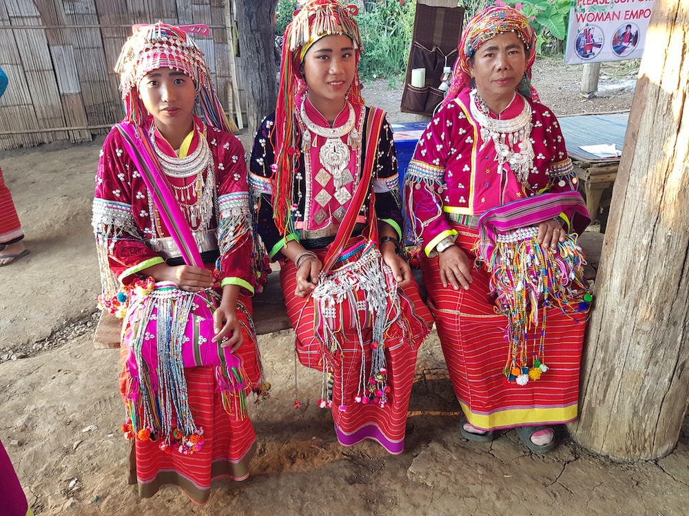 Palaung (De'ang) women with their waist hoops