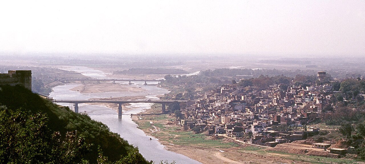 The city of Jammu on the banks of the Tawi river