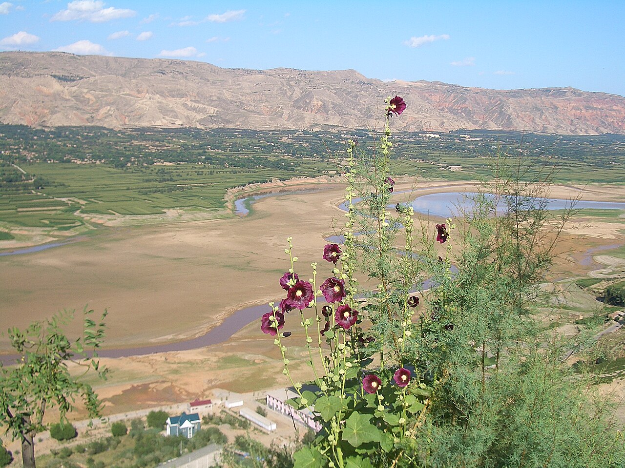 The Daxia river valley of Dongxiang County