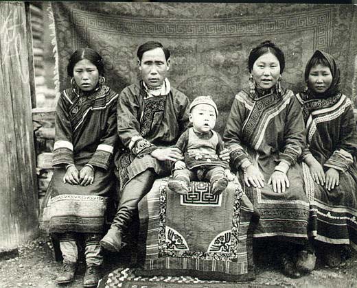 A Hezhen (Nanai) family