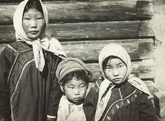 Hezhen (Nanai) children