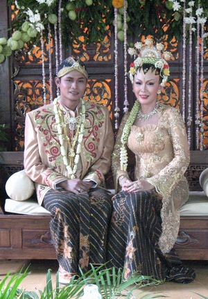 The splendour of a traditional Javanese wedding