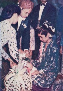 A Javanese bride and groom in traditional wedding dress