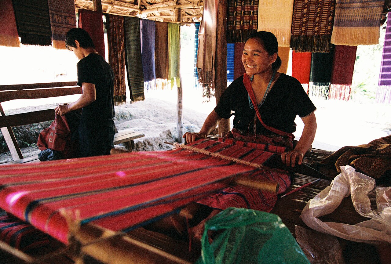 A Karen woman at her backstrap loom