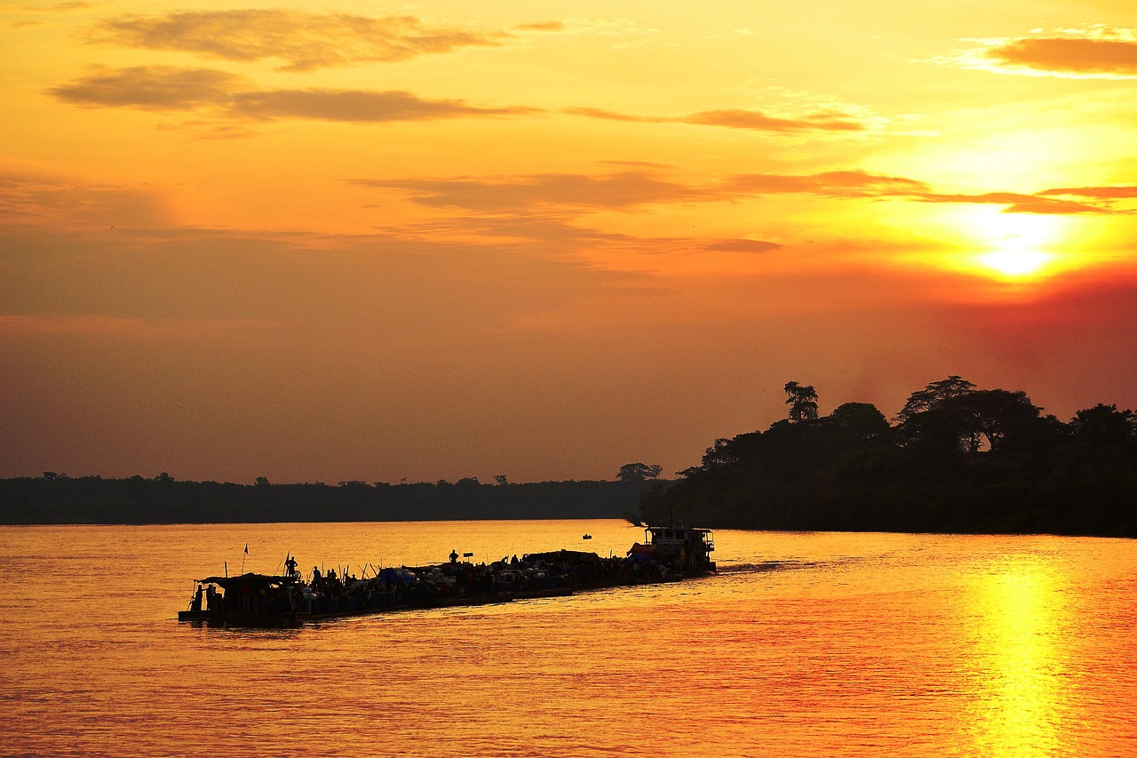 A Congo river town