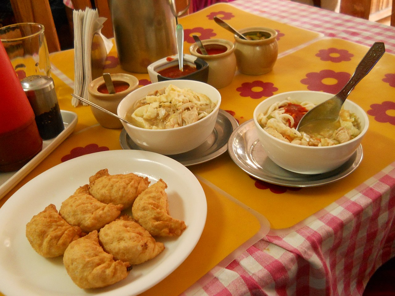 Thukpa and momos, staple dishes of the Ladakhi table