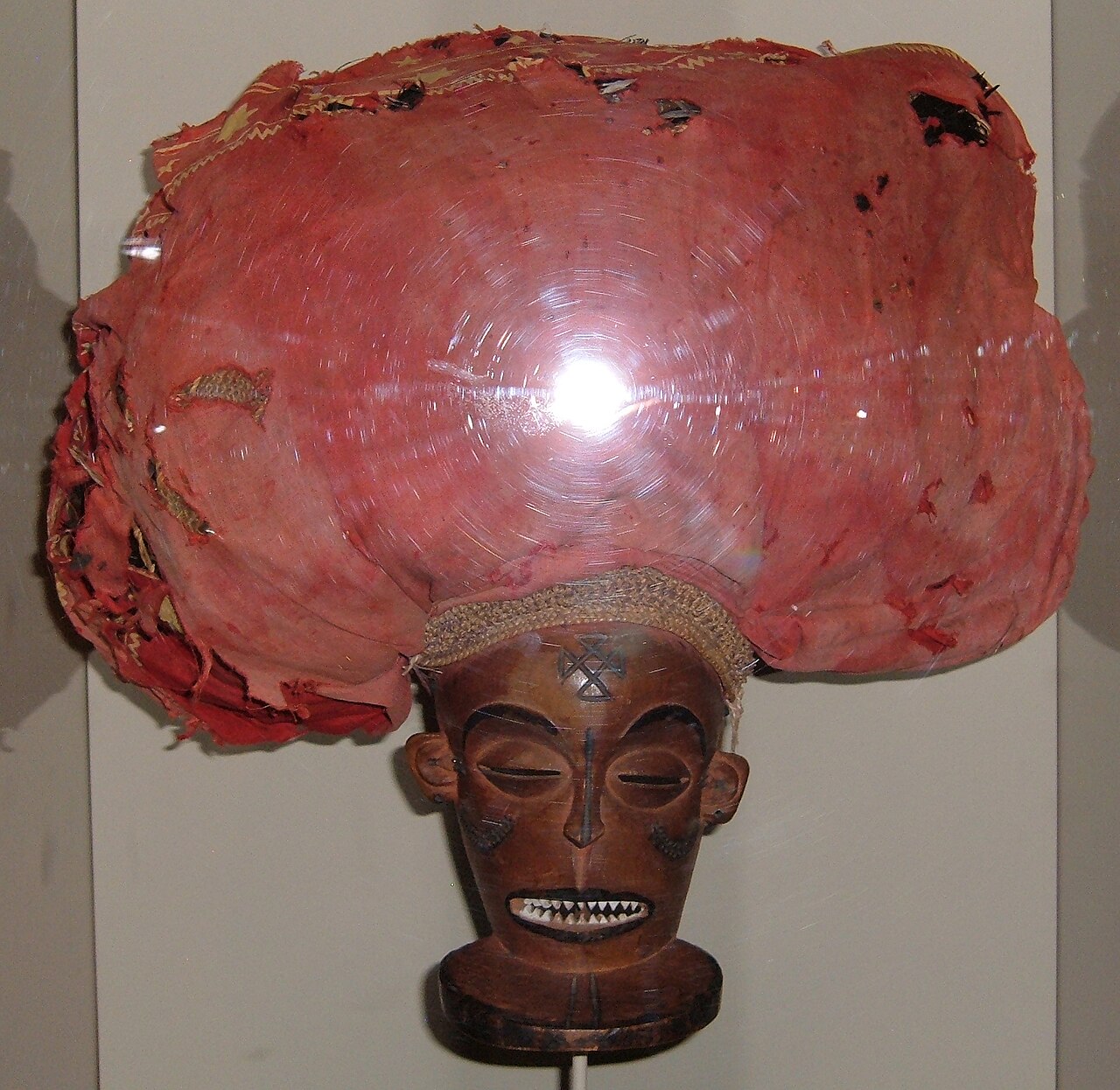 A carved Chokwe mask, from the shared mask-making tradition of the Lunda region.