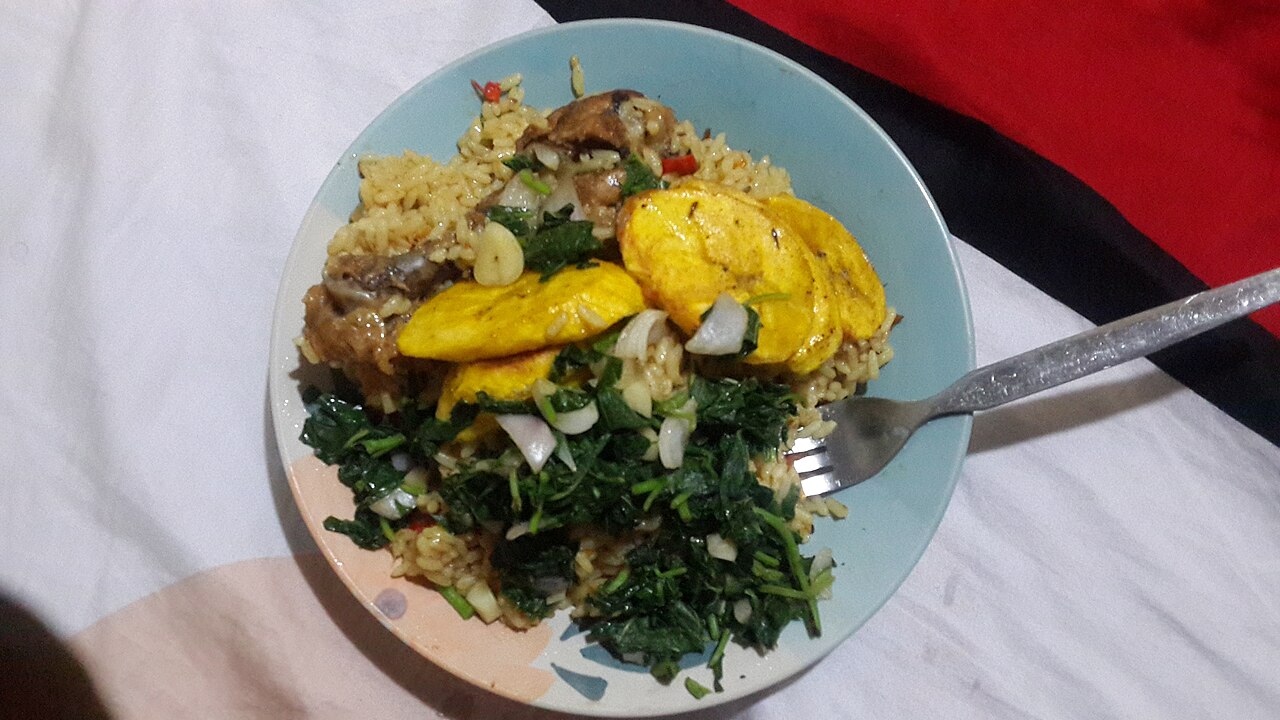 Jollof rice with chicken, a favourite dish across the Mandinka lands.