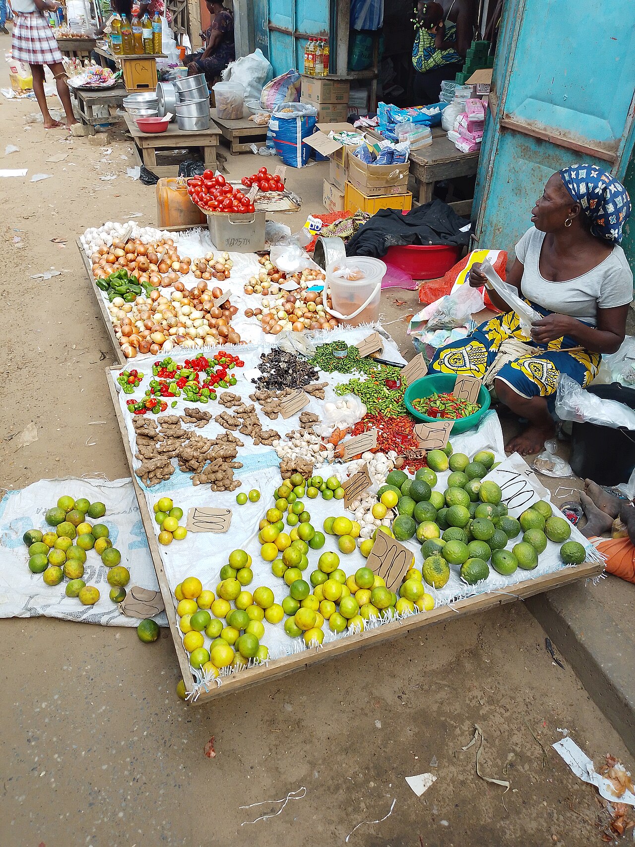 Market traders in Angola; the Mbundu have long combined farming with trade.