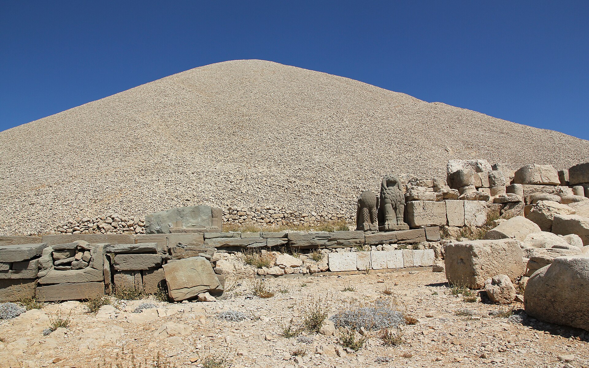 The great burial mound and terraces on the summit of Mount Nemrut.