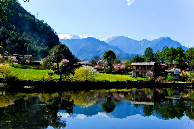 A riverside village on the Nu river