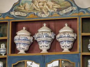 Moustiers faience