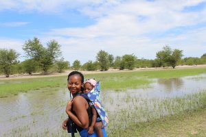 A woman of northern Namibia with her child; the Ovambo are the largest people of Namibia.