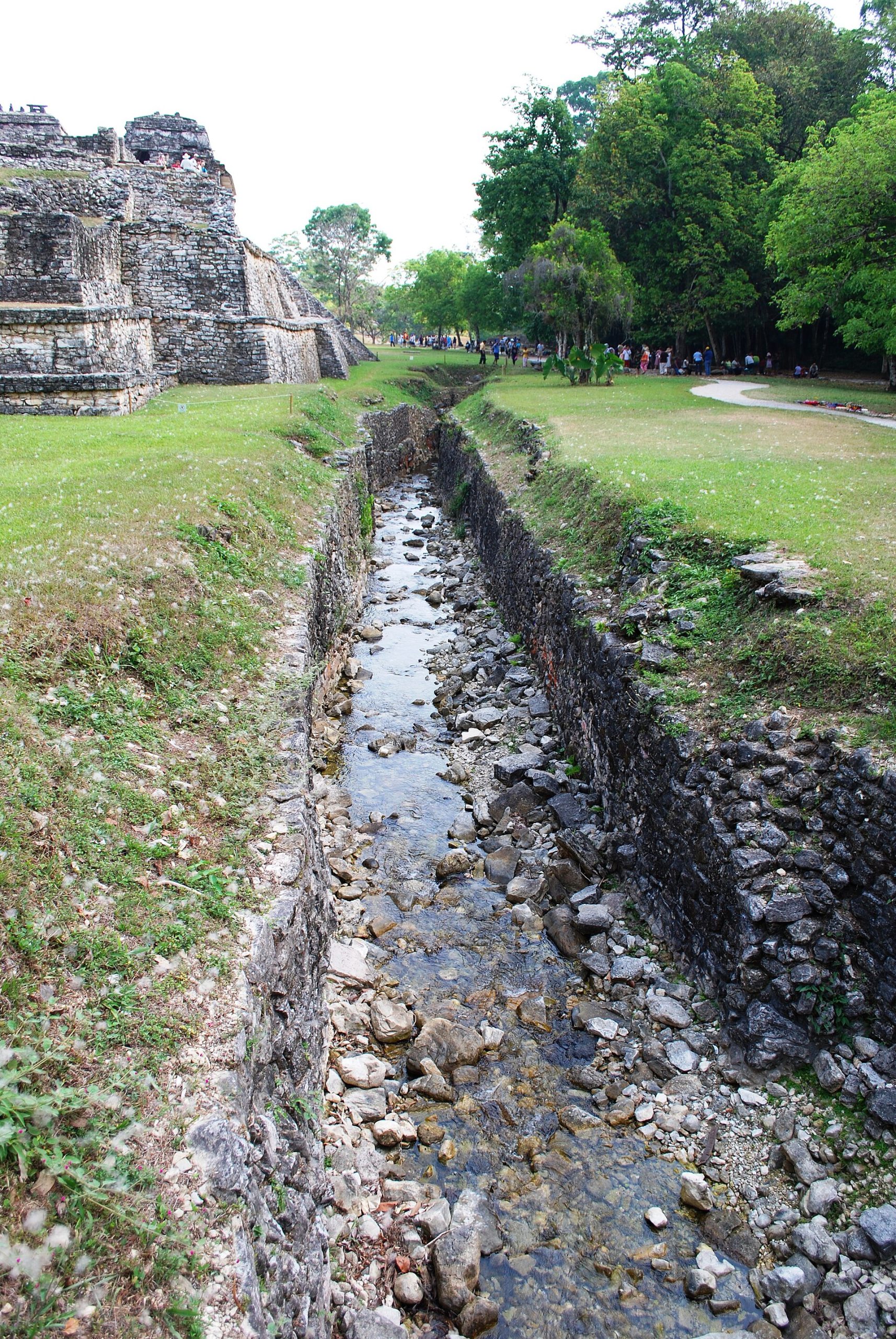 Watercourses and the stream that runs through Palenque, channelled by Maya engineers