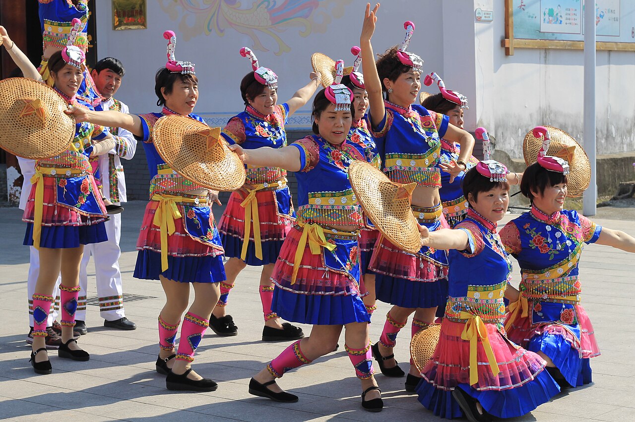 She performers