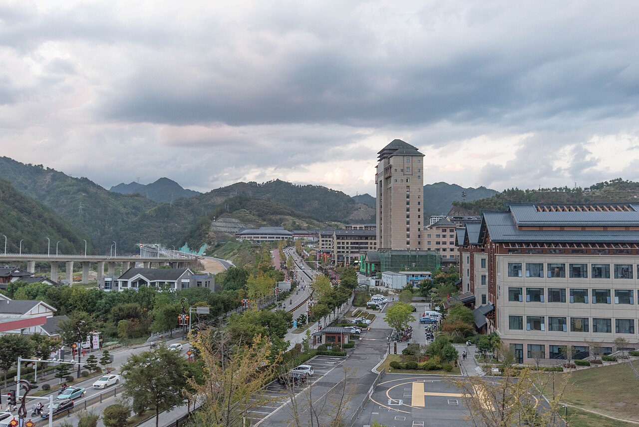 A street in the town of Jingning