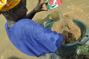 Women at the river in Kayes, a gathering place in the Soninke country.