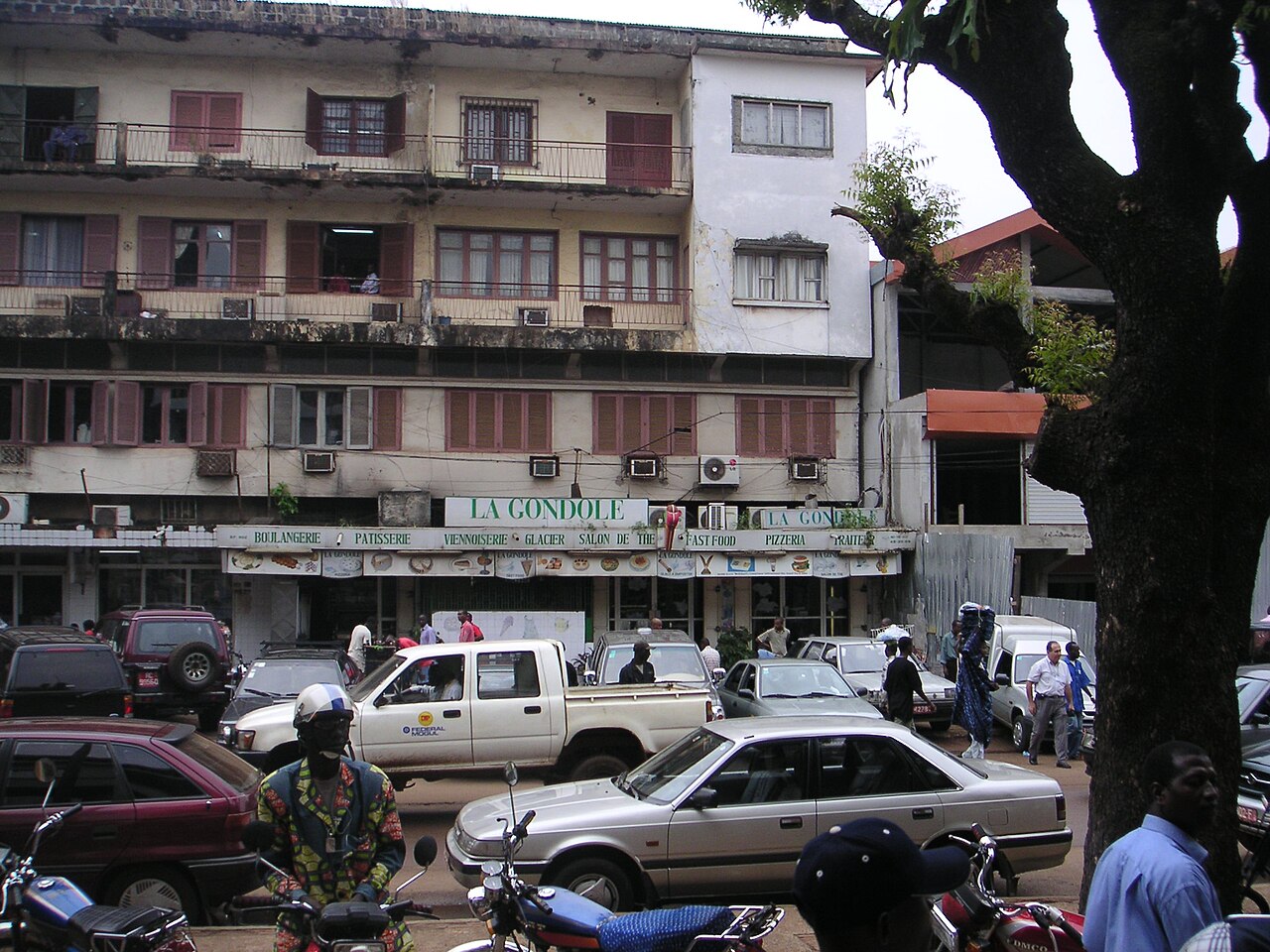A gathering in Conakry, a Susu city of celebration and commerce.