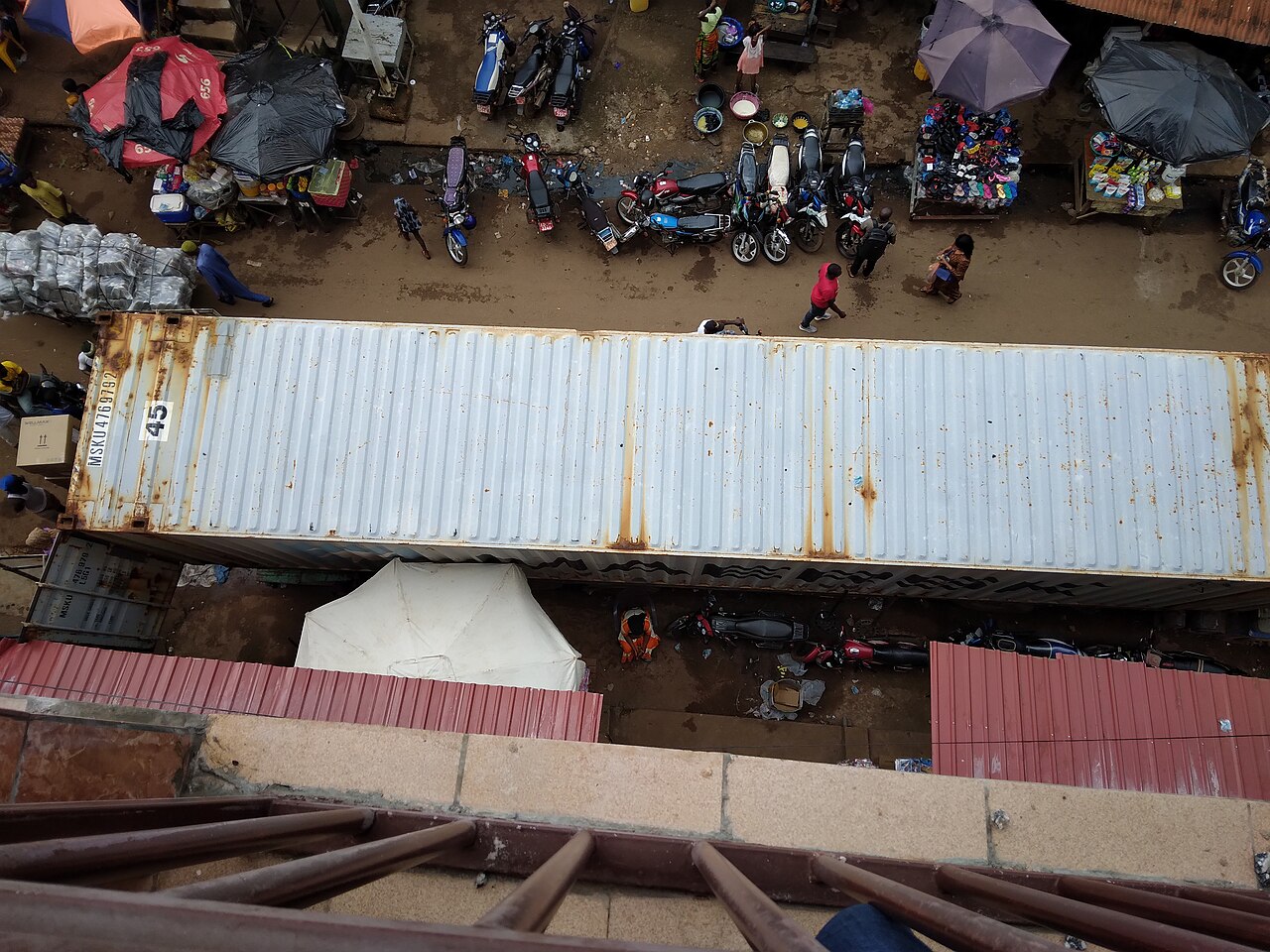 The Madina market in Conakry; the Susu are farmers and, above all, traders.