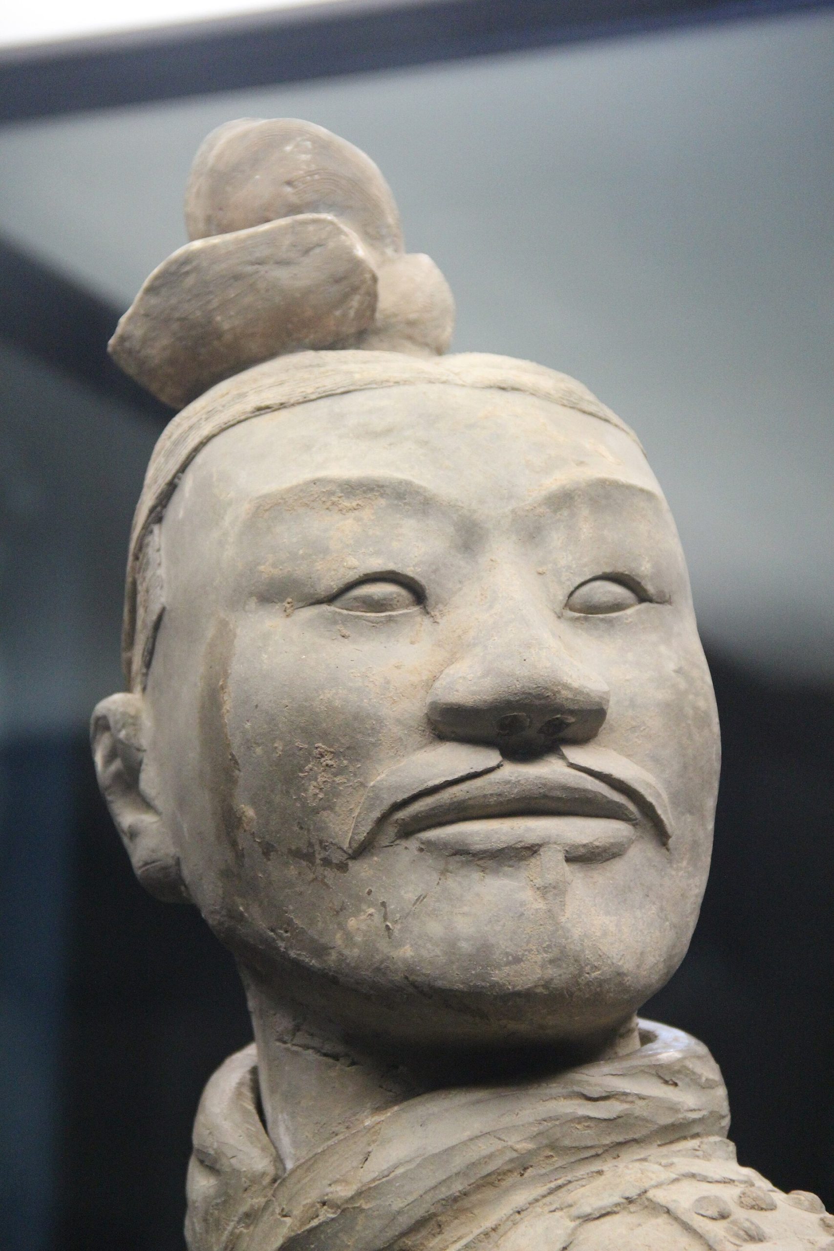 A kneeling terracotta archer, among the best-preserved of the figures.