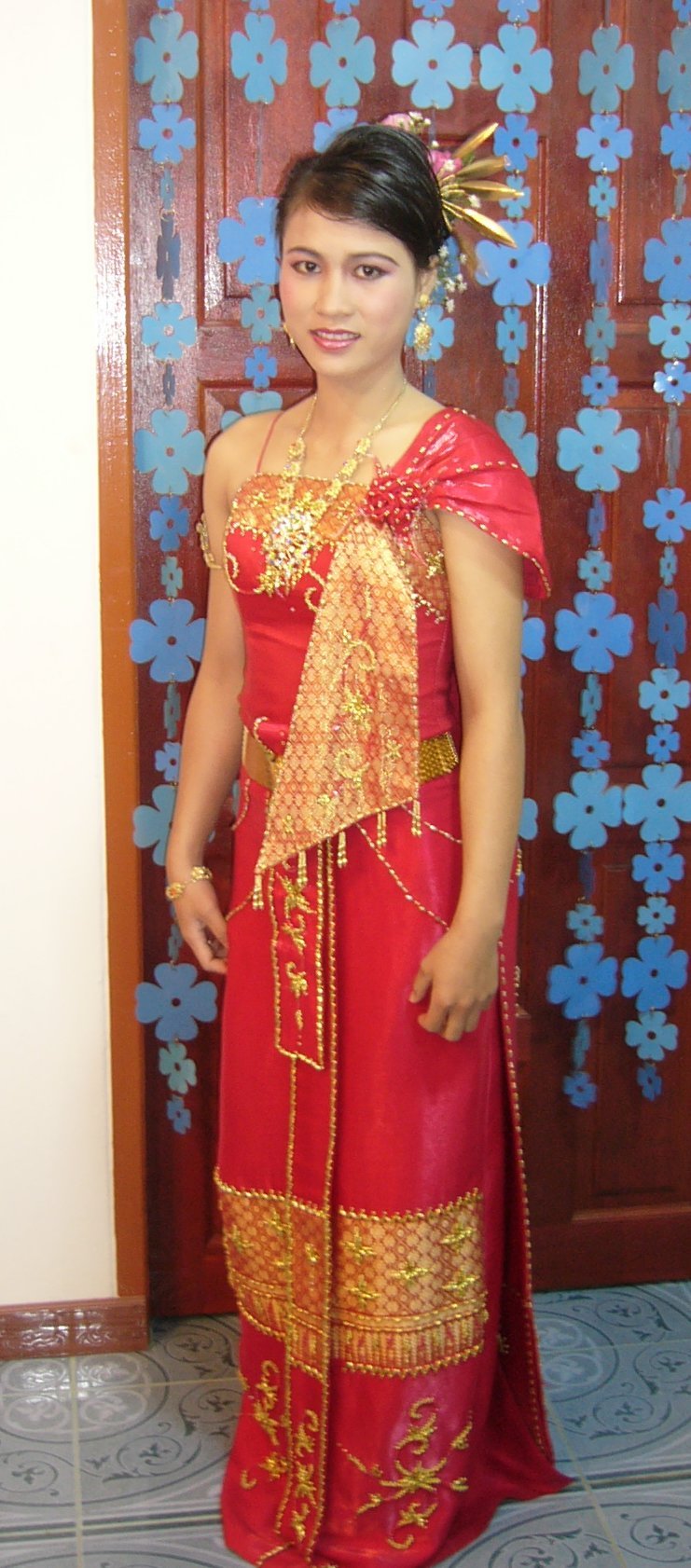 A woman in traditional Thai dress