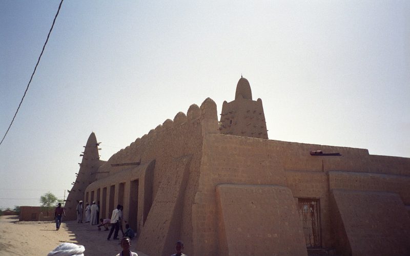 The great mud-brick Djinguereber Mosque of Timbuktu, built in the fourteenth century.