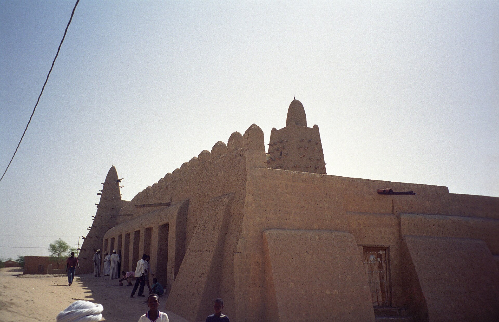 The great mud-brick Djinguereber Mosque of Timbuktu, built in the fourteenth century.