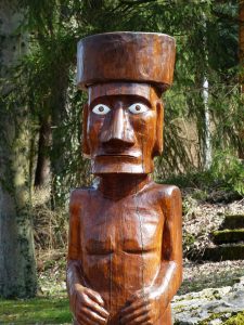 carved wooden figure pukumani craft