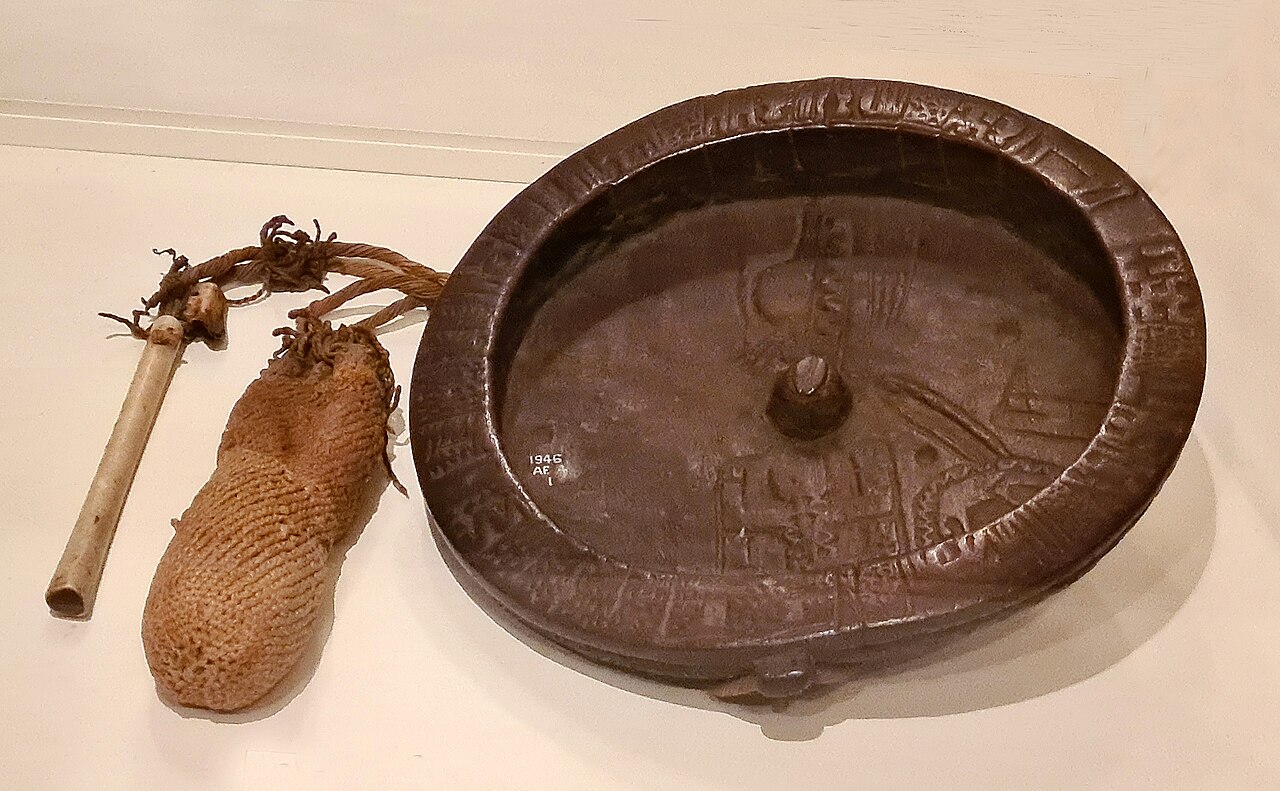 A carved Venda divination bowl, used by diviners of the people.