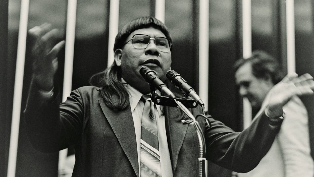 The Xavante leader Mário Juruna in Congress; the Xavante speak a Jê language.