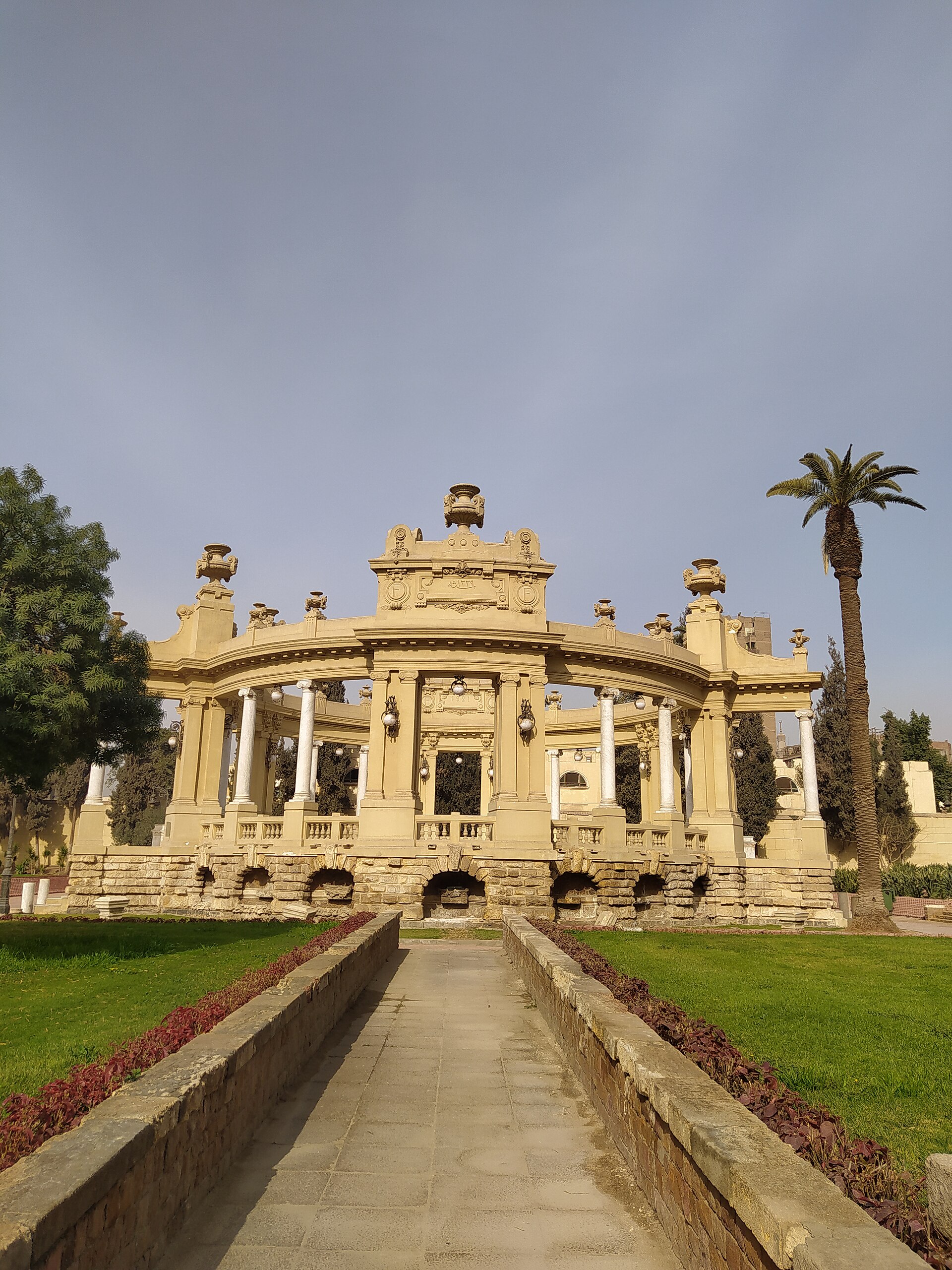 The tea kiosk in the palace garden