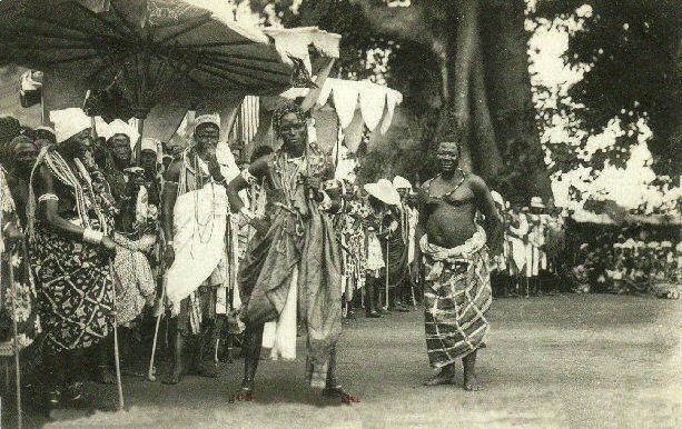 A historic photograph of a dance of the Fon chiefs at Abomey, from the ceremonies of the court.