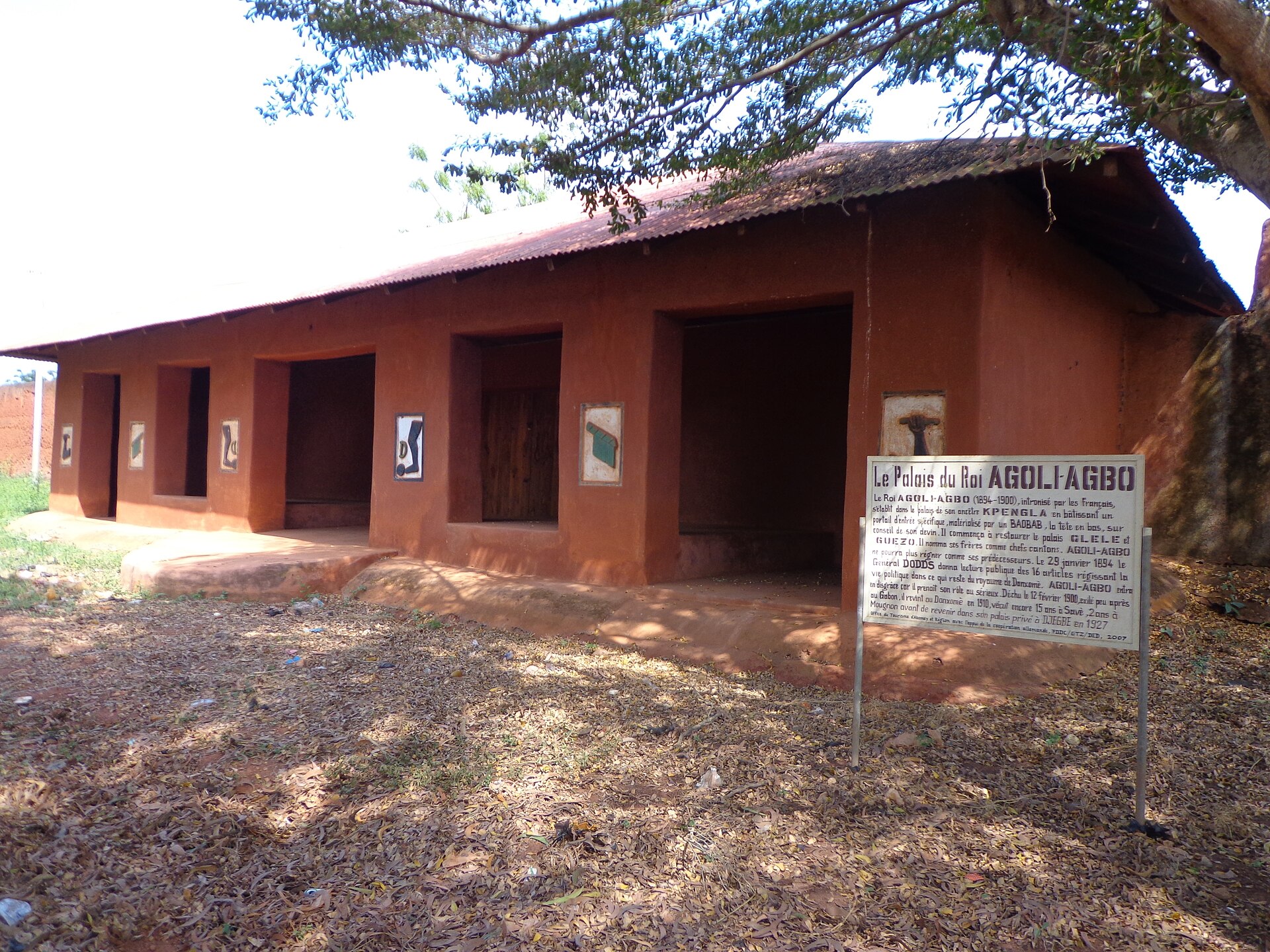 A building of the royal palaces, part of the compound built over twelve reigns.