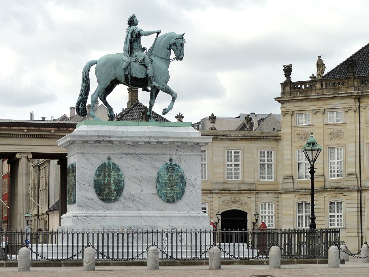 The equestrian statue of King Frederik V at the centre of the square.